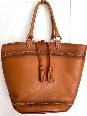 Cavalcanti Italy Large Brown Leather Tassel Scallop Bucket Shoulder Bag Purse